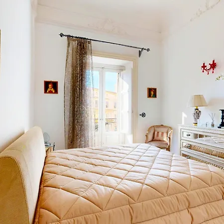 ベッド・アンド・ブレックファスト B＆b パラッツォ デル テアトロ アグリジェント