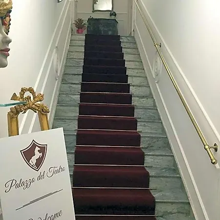 ベッド・アンド・ブレックファスト B＆b パラッツォ デル テアトロ 4*